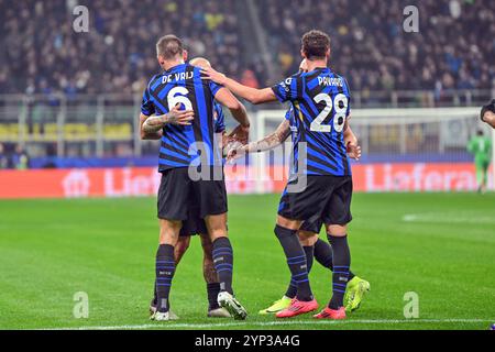 Mailand, Italien. November 2024. Die Spieler von Inter waren in der Feier, nachdem sie die Führung beim Spiel der UEFA Champions League zwischen Inter und RB Leipzig bei Giuseppe Meazza in Mailand übernommen hatten. Stockfoto