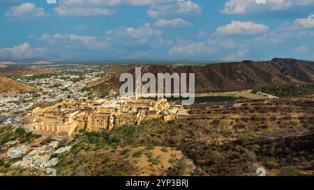 Amber Fort, eine majestätische Festung auf einem Hügel in Jaipur, Indien, ist ein Meisterwerk der Rajput-Architektur. Erbaut im 16. Jahrhundert, Stockfoto