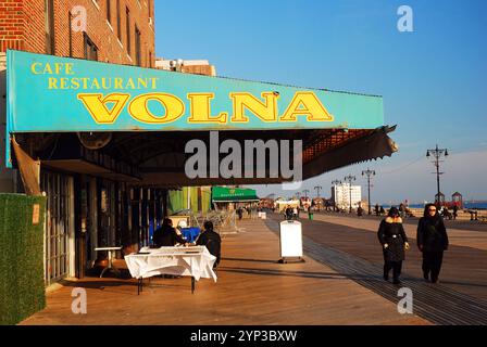 Ein russisches Restaurant am Boardwalk in Brighton Beach Brooklyn Stockfoto