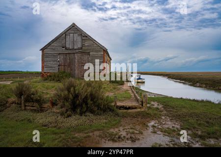 Der alte Kohlestall und der Quay im Thornham Old Harbour, Thornham Norfolk, England, Großbritannien Stockfoto