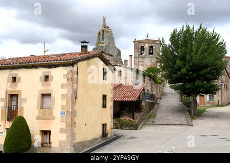 Hacinas, Stadt. Region Sierra de la Demanda, Burgos, Castilla y León, Spanien. Stockfoto