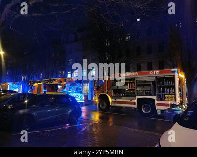 Feuerwehreinsatz, Wohnhaus, Görlitz Biesnitzer Straße, Höhe Nr 70/71, zwischen Büchtemannstraße und Jauernicker Straße, Görlitz, 28.11.2024 *** Feuerwehr Betrieb, Wohnhaus, Görlitz Biesnitzer Straße, Ebene Nr. 70 71, zwischen Büchtemannstraße und Jauernicker Straße, Görlitz, 28 11 2024 Copyright: XMatthiasxWehnertx Stockfoto