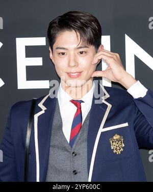 Seoul, Südkorea. November 2024. Der südkoreanische Schauspieler Park Bo-Gum nimmt am 28. November 2024 an einem Fotobesuch für das Celine Cheongdam Flaggschiff Open Event in Seoul Teil. (Foto: Lee Young-HO/SIPA USA) Credit: SIPA USA/Alamy Live News Stockfoto