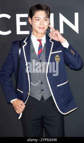 Seoul, Südkorea. November 2024. Der südkoreanische Schauspieler Park Bo-Gum nimmt am 28. November 2024 an einem Fotobesuch für das Celine Cheongdam Flaggschiff Open Event in Seoul Teil. (Foto: Lee Young-HO/SIPA USA) Credit: SIPA USA/Alamy Live News Stockfoto