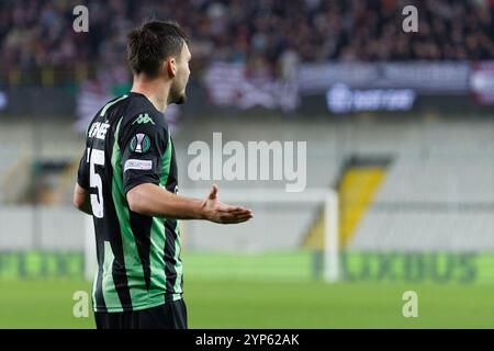 Brügge, Belgien. November 2024. Cercle's Gary Magnee feiert, nachdem er am Donnerstag, den 28. November 2024, in Brügge, am vierten Tag der Ligaperiode der UEFA Conference League, ein Fußballspiel zwischen dem belgischen Cercle Brugge KSV und dem schottischen Heart of Midlothian FC erzielt hat. BELGA FOTO KURT DESPLENTER Credit: Belga Nachrichtenagentur/Alamy Live News Stockfoto