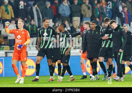 Brügge, Belgien. November 2024. Die Spieler von Cercle feiern am Donnerstag, den 28. November 2024, in Brügge, am vierten Tag der Ligaperiode der UEFA Conference League, ein Fußballspiel zwischen dem belgischen Cercle Brugge KSV und dem Scottish Heart of Midlothian FC. BELGA FOTO KURT DESPLENTER Credit: Belga Nachrichtenagentur/Alamy Live News Stockfoto