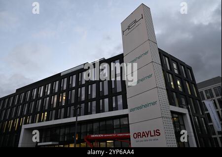 Die GERRESHEIMER AG Konzernzentrale, allgemein, Feature, Randmotiv, Symbolfoto Aussenansicht, Logo, am 28.11.2024 i Düsseldorf A *** GERRESHEIMER AG Konzernzentrale, allgemein, Feature, Randmotiv, Symbolfoto Außenansicht, Logo, am 28 11 2024 i Düsseldorf A Stockfoto