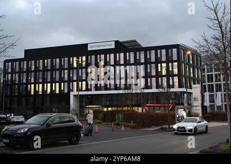 Die GERRESHEIMER AG Konzernzentrale, allgemein, Feature, Randmotiv, Symbolfoto Aussenansicht, Logo, am 28.11.2024 i Düsseldorf A *** GERRESHEIMER AG Konzernzentrale, allgemein, Feature, Randmotiv, Symbolfoto Außenansicht, Logo, am 28 11 2024 i Düsseldorf A Stockfoto