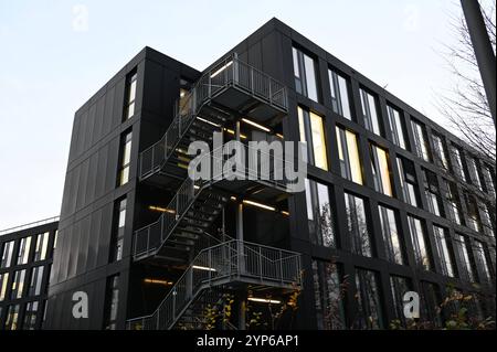 Die GERRESHEIMER AG Konzernzentrale, allgemein, Feature, Randmotiv, Symbolfoto Aussenansicht, Logo, am 28.11.2024 i Düsseldorf A *** GERRESHEIMER AG Konzernzentrale, allgemein, Feature, Randmotiv, Symbolfoto Außenansicht, Logo, am 28 11 2024 i Düsseldorf A Stockfoto