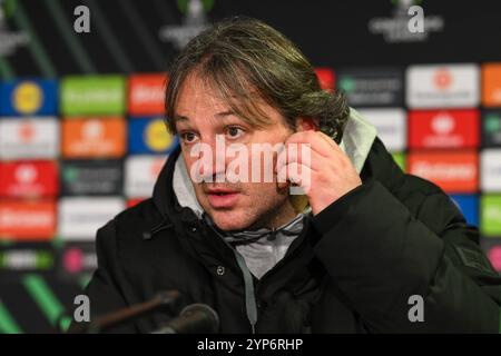 Craig Harrison Head Coach des New Saints F.C. während der Pressekonferenz nach dem Spiel nach dem UEFA Conference League - League Stage Match The New Saints vs Djurgården in Croud Meadow, Shrewsbury, Großbritannien, 28. November 2024 (Foto: Craig Thomas/News Images) in, 28. November 2024. (Foto: Craig Thomas/News Images/SIPA USA) Credit: SIPA USA/Alamy Live News Stockfoto