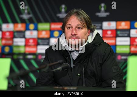 Craig Harrison Head Coach des New Saints F.C. während der Pressekonferenz nach dem Spiel nach dem UEFA Conference League - League Stage Match The New Saints vs Djurgården in Croud Meadow, Shrewsbury, Großbritannien, 28. November 2024 (Foto: Craig Thomas/News Images) in, 28. November 2024. (Foto: Craig Thomas/News Images/SIPA USA) Credit: SIPA USA/Alamy Live News Stockfoto