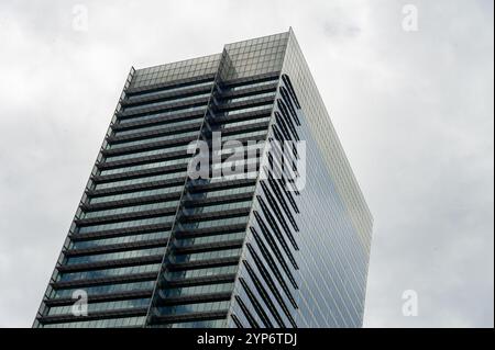 Februar - 2023 Kuala Lumpur - die Glashochhäuser in Kuala Lumpur sind eine beeindruckende Mischung aus moderner Architektur und urbaner Raffinesse Stockfoto