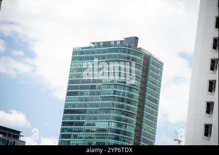 Februar - 2023 Kuala Lumpur - die Glashochhäuser in Kuala Lumpur sind eine beeindruckende Mischung aus moderner Architektur und urbaner Raffinesse Stockfoto