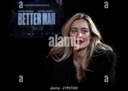 London, Großbritannien. November 2024. Laura Whitmore besucht die europäische Premiere von Better man im Odeon Luxe Leicester Square Cinema. Der visionäre neue Film befasst sich mit dem Aufstieg, Fall und der Wiederauferstehung von Robbie Williams – einem der Bestseller Großbritanniens – über die unglaublichen Höhen und Tiefen von Berühmtheiten und die Reise zum Ruhm auf einzigartige Weise, inspiriert von Williams’ Leben und wie er sich selbst sieht. Guy Corbishley/EMPICS/Alamy Live News Stockfoto