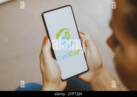 In dieser Abbildung wird das CardCash-Logo auf einem Smartphone-Bildschirm angezeigt Stockfoto
