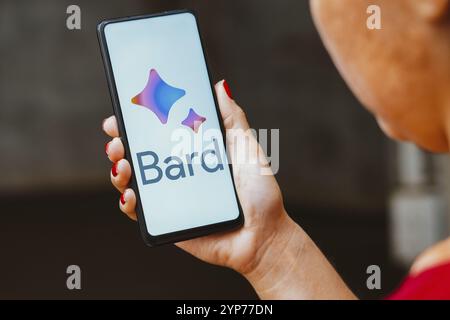 In dieser Abbildung wird das Google Bard-Logo auf einem Smartphone-Bildschirm angezeigt Stockfoto