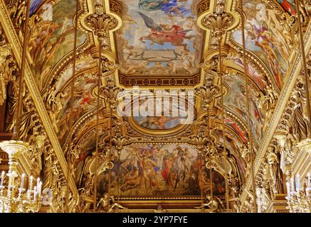 PARIS, FRANKREICH, 14. MÄRZ 2017 : Innenräume, Fresken und architektonische Details des palais Garnier, Oper von Paris, 14. märz 2017 in Paris, Frankreich Stockfoto