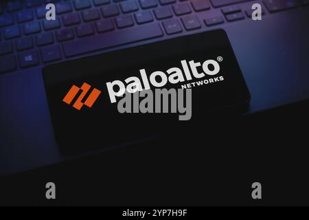 Das Logo wird auf dem Smartphone-Bildschirm angezeigt Stockfoto