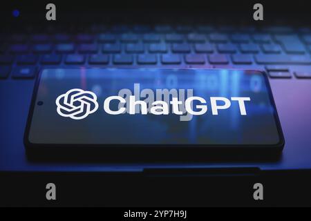 In dieser Abbildung wird das ChatGPT-Logo auf einem Smartphone-Bildschirm angezeigt Stockfoto