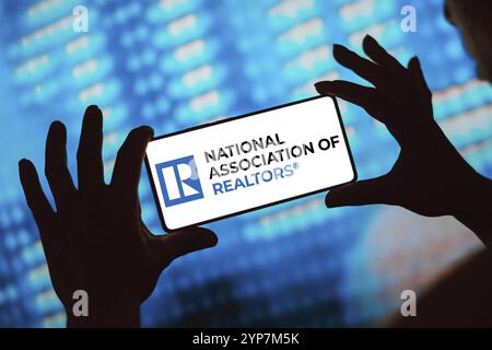 In dieser Fotoabbildung wird das Logo der National Association of Realtors (NAR) auf einem Smartphone-Bildschirm angezeigt Stockfoto