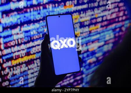Das Logo wird auf dem Smartphone-Bildschirm angezeigt Stockfoto