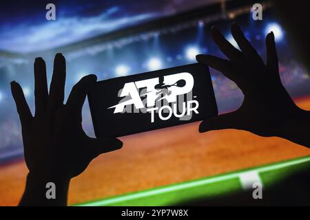 In dieser Abbildung wird das ATP Tour (ATP World Tour)-Logo auf einem Smartphone-Bildschirm angezeigt Stockfoto