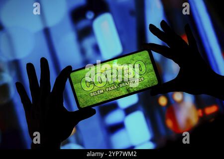 In dieser Fotoabbildung wird das COP30-Logo der Klimakonferenz der Vereinten Nationen von 2025 auf einem Smartphone-Bildschirm angezeigt Stockfoto