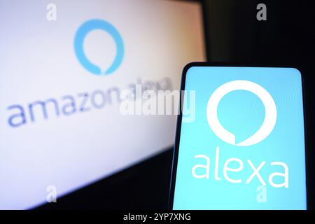 In dieser Abbildung wird das Amazon Alexa Logo auf einem Smartphone angezeigt Stockfoto