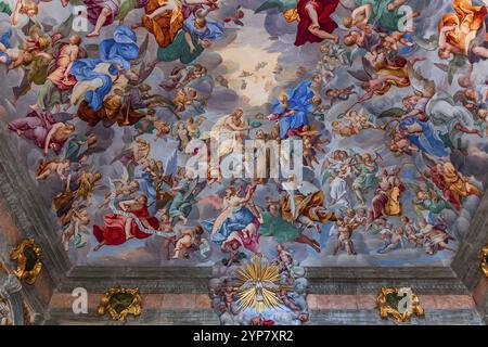 ORTA SAN GIULIO, ITALIEN, 29. MAI 2019 : Innendekorationen und Fresken der Kapelle in Sacro monte di Orta, 29. Mai 2019, Orta san Giulio, italien Stockfoto