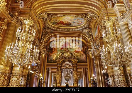 PARIS, FRANKREICH, 14. MÄRZ 2017 : Innenräume, Fresken und architektonische Details des palais Garnier, Oper von Paris, 14. märz 2017 in Paris, Frankreich Stockfoto