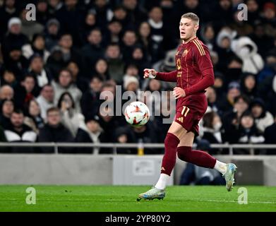 London, Großbritannien. Oktober 2024. Artem Dovbyk (AS Roma) während des Spiels Tottenham Hotspur V AS Roma UEFA Europa Conference League am 4. Spieltag im Tottenham Hotspur Stadium in London. Dieses Bild ist NUR für REDAKTIONELLE ZWECKE bestimmt. Für jede andere Verwendung ist eine Lizenz von Football DataCo erforderlich. Quelle: MARTIN DALTON/Alamy Live News Stockfoto