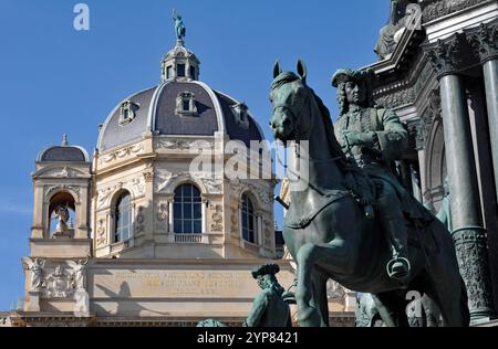 Statue des Feldmarschalls Ludwig Andreas von Khevenhüller, Teil des großen Wiener Kaisers Maria Theresia in der Nähe des Naturhistorischen Museums. Stockfoto