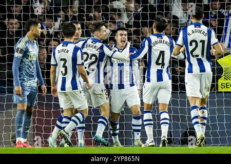 SAN SEBASTIAN - Ander Barrenetxea von Real Sociedad feiert das 1-0 während des Spiels der UEFA Europa League zwischen Real Sociedad und Ajax Amsterdam in der Reala Arena am 28. November 2024 in San Sebastian, Spanien. ANP TOBIAS KLEUVER Stockfoto