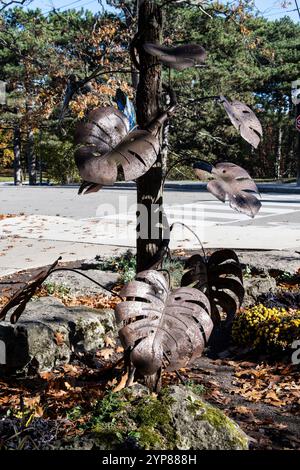 Arc-Tech-Pflanzenskulptur im High Park auf der Bloor Street West in Toronto, Ontario, Kanada Stockfoto