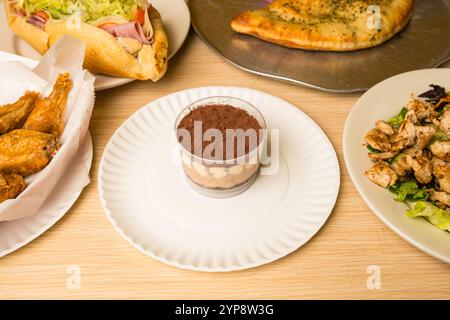Tiramisu in einer Tasse Stockfoto