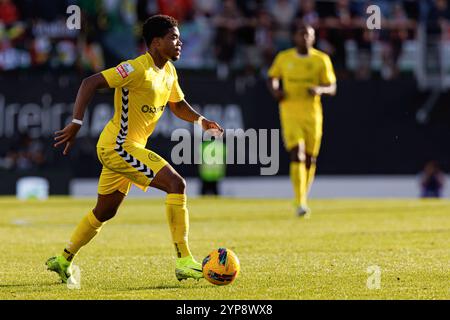 Nigel Thomas (CD Nacional) wurde während des Liga-Portugal-Spiels zwischen den Mannschaften CF Estrela Amadora und CD Nacional im Estadio Jose Gomes gesehen. Endpartitur; CF Estrela Amadora 2:0 CD Nacional Stockfoto