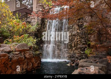 Wasserfall im Sheraton Centre Hotel an der Queen Street West in der Innenstadt von Toronto, Ontario, Kanada Stockfoto