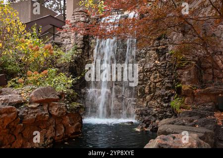 Wasserfall im Sheraton Centre Hotel an der Queen Street West in der Innenstadt von Toronto, Ontario, Kanada Stockfoto