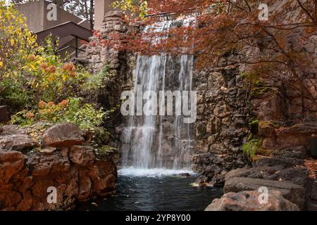 Wasserfall im Sheraton Centre Hotel an der Queen Street West in der Innenstadt von Toronto, Ontario, Kanada Stockfoto