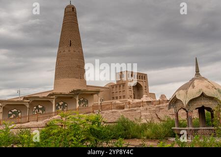 Emin-Minarett oder Sugong-Turm in Turpan. Der größte antike islamische Turm in Turpan Xinjiang, China, Hintergrund Stockfoto