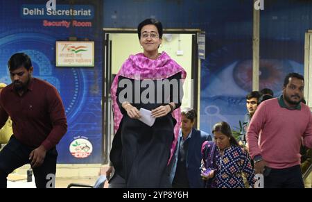 Neu-Delhi, Indien. November 2024. NEW DELHI, INDIEN - 28. NOVEMBER: Delhi-Chefminister Atishi spricht am 28. November 2024 in Neu-Delhi, Indien auf einer Pressekonferenz im Delhi-Sekretariat. (Foto: Arvind Yadav/Hindustan Times/SIPA USA) Credit: SIPA USA/Alamy Live News Stockfoto