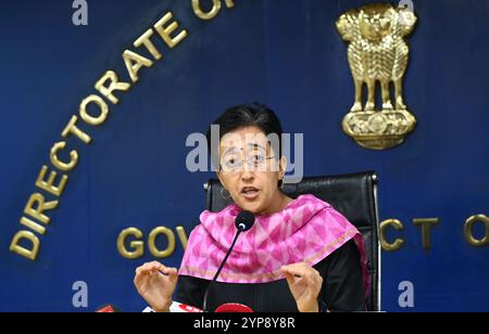 Neu-Delhi, Indien. November 2024. NEW DELHI, INDIEN - 28. NOVEMBER: Delhi-Chefminister Atishi spricht am 28. November 2024 in Neu-Delhi, Indien auf einer Pressekonferenz im Delhi-Sekretariat. (Foto: Arvind Yadav/Hindustan Times/SIPA USA) Credit: SIPA USA/Alamy Live News Stockfoto