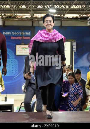 Neu-Delhi, Indien. November 2024. NEW DELHI, INDIEN - 28. NOVEMBER: Delhi-Chefminister Atishi spricht am 28. November 2024 in Neu-Delhi, Indien auf einer Pressekonferenz im Delhi-Sekretariat. (Foto: Arvind Yadav/Hindustan Times/SIPA USA) Credit: SIPA USA/Alamy Live News Stockfoto