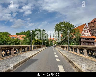 Allgemeine Sicht auf die Maxbrücke an der Pegnitz in der Nürnberger Altstadt. Reisen Sie in Bayern Stockfoto