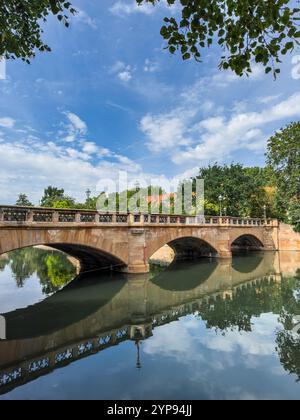 Allgemeine Sicht auf die Maxbrücke an der Pegnitz in der Nürnberger Altstadt. Reisen Sie in Bayern Stockfoto