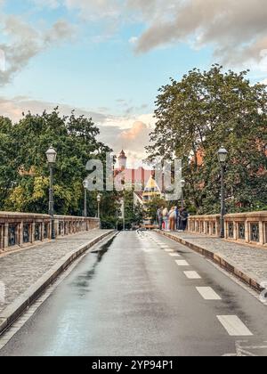 Allgemeine Sicht auf die Maxbrücke an der Pegnitz in der Nürnberger Altstadt. Reisen Sie in Bayern Stockfoto