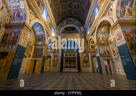 Brescia, Italien. Santa Giulia Museum, UNESCO-Weltkulturerbe. Das Innere der Basilika San Salvatore und des Chors der Nonnen Stockfoto