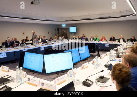 Bad Neuenahr Ahrweiler, Deutschland. November 2024. Die Konferenz der Umweltminister von Bund und Ländern trifft sich im Steigenberger Kurhotel. Quelle: Thomas Frey/dpa/Alamy Live News Stockfoto