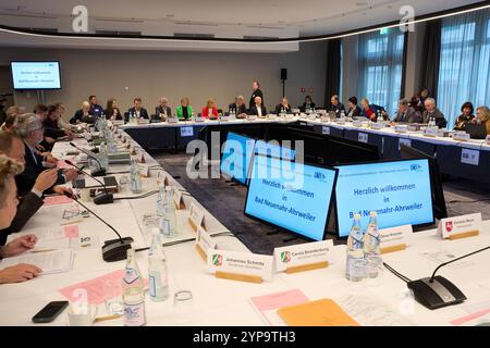 Bad Neuenahr Ahrweiler, Deutschland. November 2024. Die Konferenz der Umweltminister von Bund und Ländern trifft sich im Steigenberger Kurhotel. Quelle: Thomas Frey/dpa/Alamy Live News Stockfoto