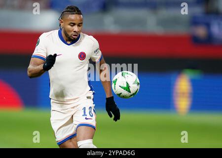 Heidenheim, Deutschland. November 2024. Bild v.l.: Christopher Nkunku (FC Chelsea, 18), 28.11.2024, Fussball, UEFA Conference League, 1. FC Heidenheim - FC Chelsea, GER, Heidenheim, Voith-Arena. Quelle: dpa/Alamy Live News Stockfoto